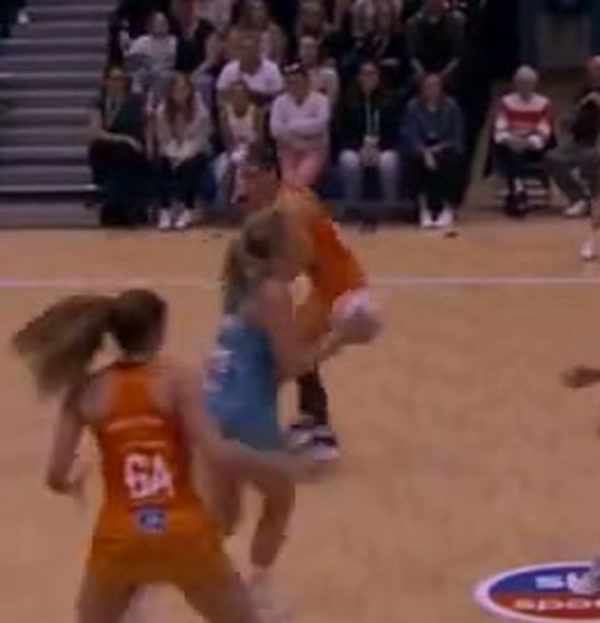 Zoomed view of the WD at the catch: the ball is in both hands and her right foot is still on the floor